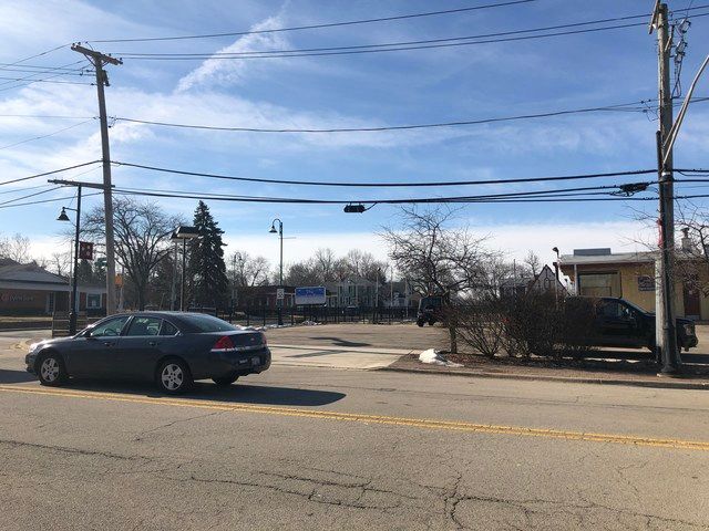 5 S Madison St, Oswego, IL 60543